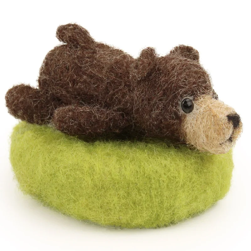 - ​​Christmas pet Christmas clothingThe Makerss - Amiguwoolli Snoozing Bear Mini Needle Felt Kit