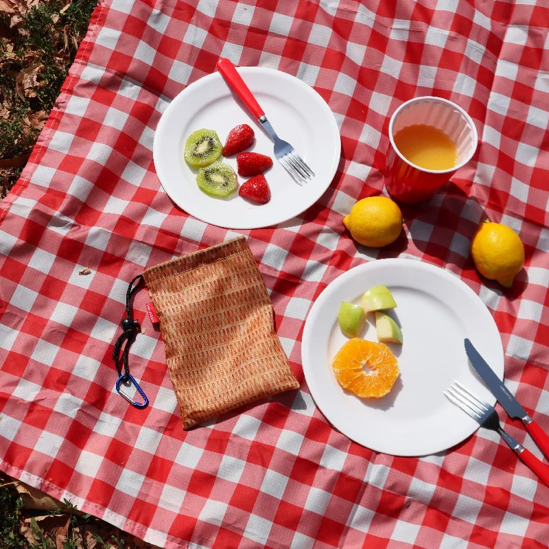  -Splash-proof food bowl AND Anti-choking slow food bowlGingham Picnic Blanket